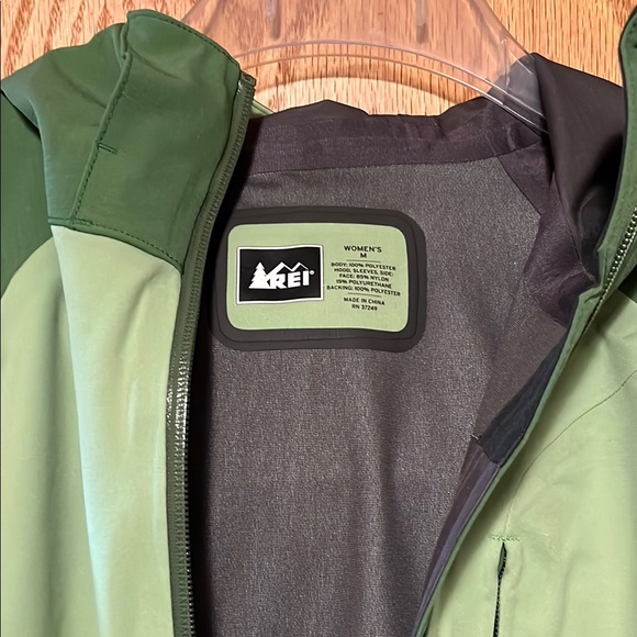 REI Green Rain 🌧️ Jacket for Ultimate Winter Protection - Picture 2 of 10